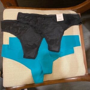 NEW Set of 4 Auden Thongs